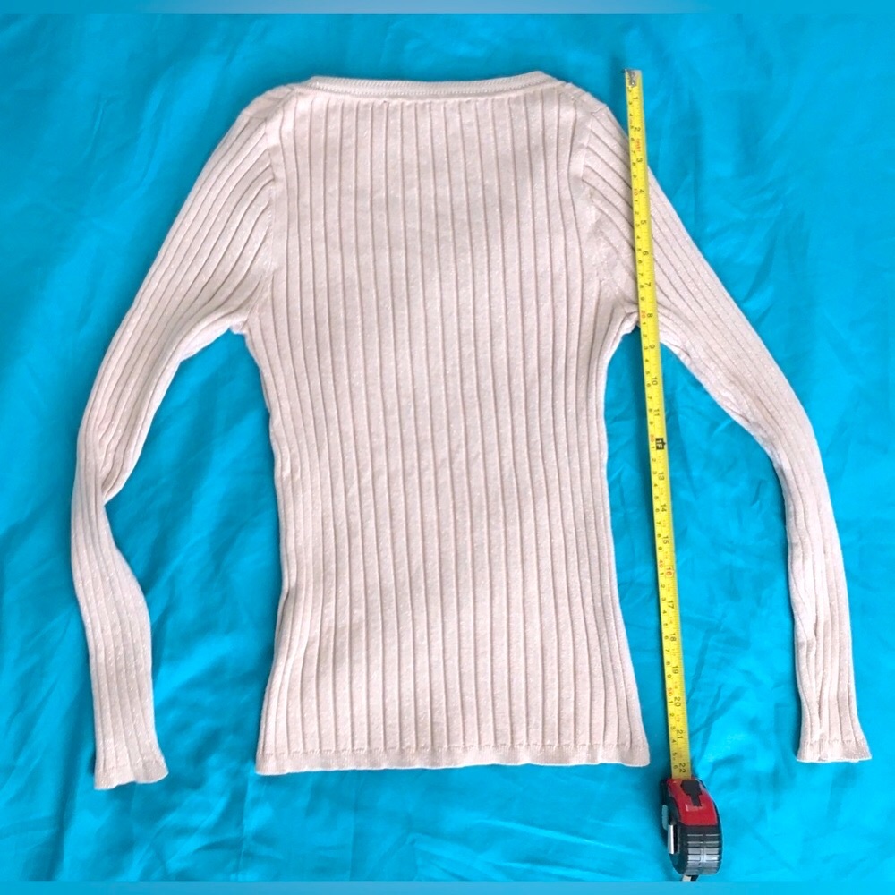 WHBM EUC soft pink with metallic accents stretchy vneck long sleeve top. - Picture 4 of 10